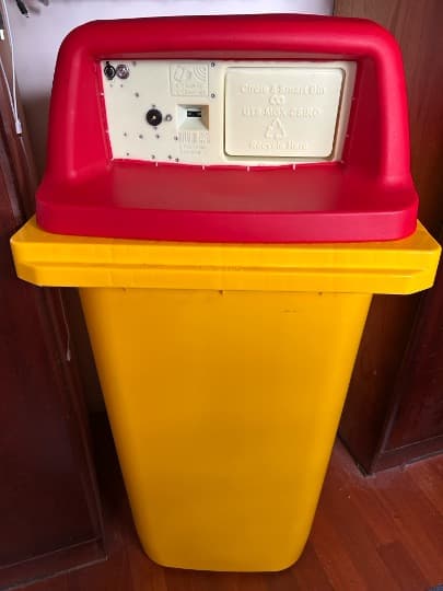 Circle8 Bin - Whole View